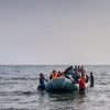 لاجئ سوري يطالب اليونان بـ100 ألف يورو