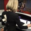 موقف محرج لمذيعة BBC.. “سحّاب” الفستان يتمزق قبل دخولها على الهواء