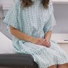 حملة ضد “الثياب العارية” في المستشفيات البريطانية