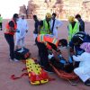 مدني تبوك ينقذ مواطناً سقط من جبل قرب طعس القارة