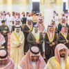 نائب أمير منطقة الرياض يؤدي صلاة الميت على الأميرة موضي بنت سعود الكبير